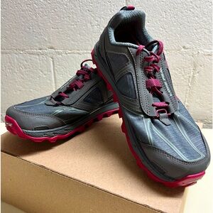 Altra Lone Peak Women’s Trail Running Shoes Size 8